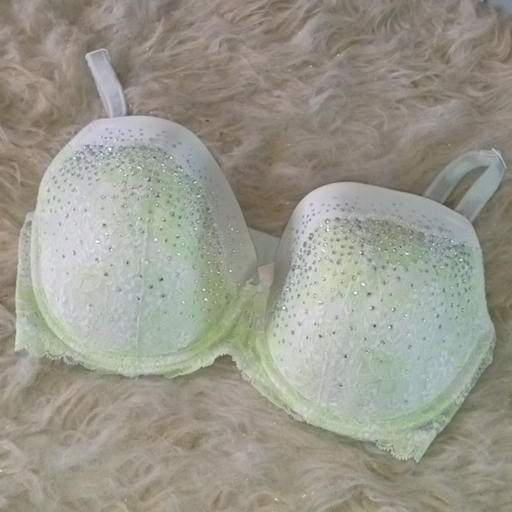 Victoria's secret push-up bra